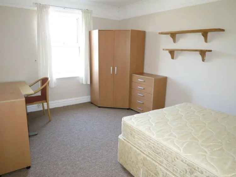 5 Bedroom Detached House for Students