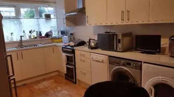 Three Bedroom House Wandsworth London Near Shops Schools Tube