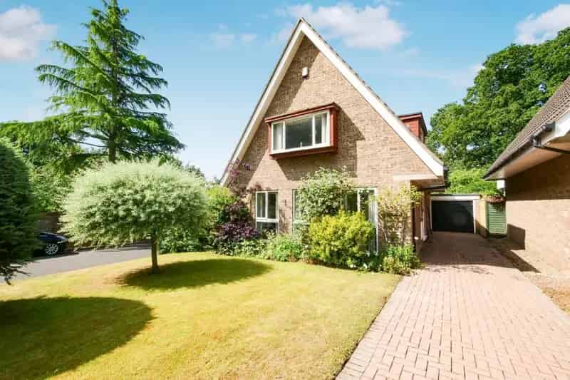 3 bedroom House
 For Sale 
Total Size: 1668 SQ FT
