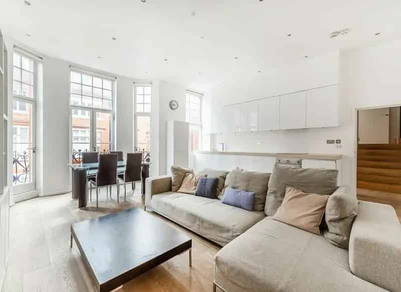 2 Bed Apartment near Sloane Square High Ceilings Juliet Balconies