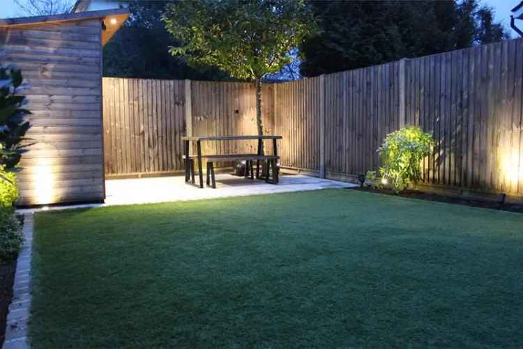 2 Bedroom Maisonette with Private Garden - Extensively Renovated