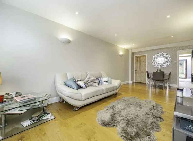 Flat For Sale in Sandycombe Road, London, England