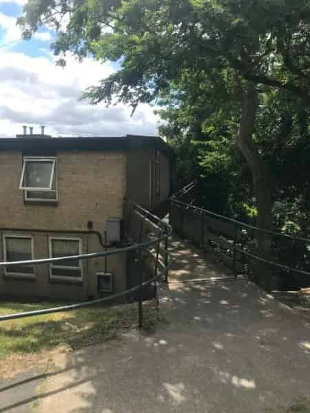 House with Good Transport Links and Nice Neighbours