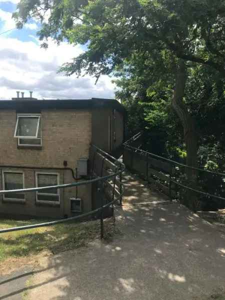 Flat For Rent in Sheffield, England