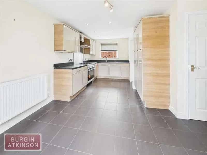 5 Bed Detached House For Sale