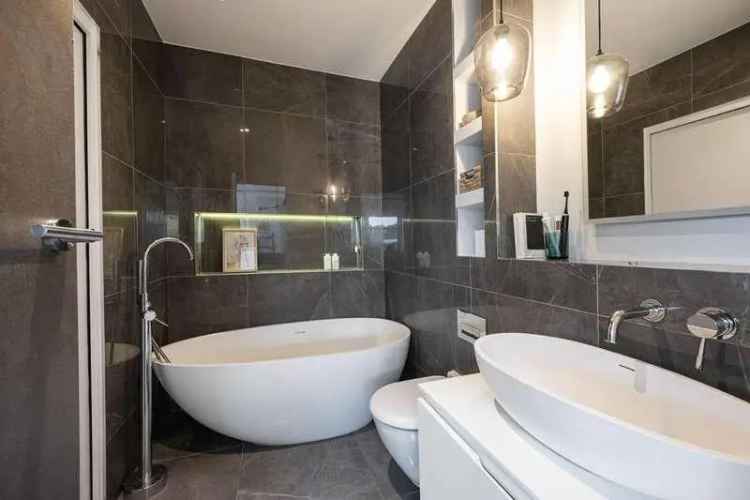 2 Bed Flat For Sale in Brick Lane