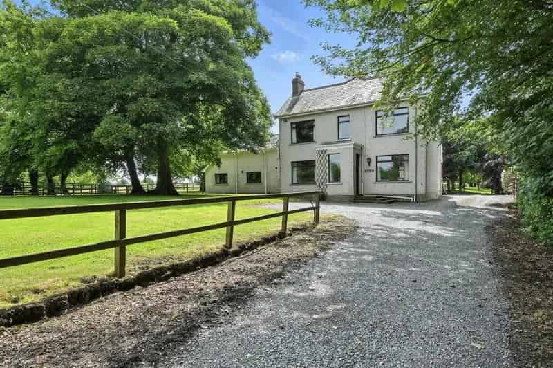 5-Bedroom Detached Home with Stables and 12.5 Acres