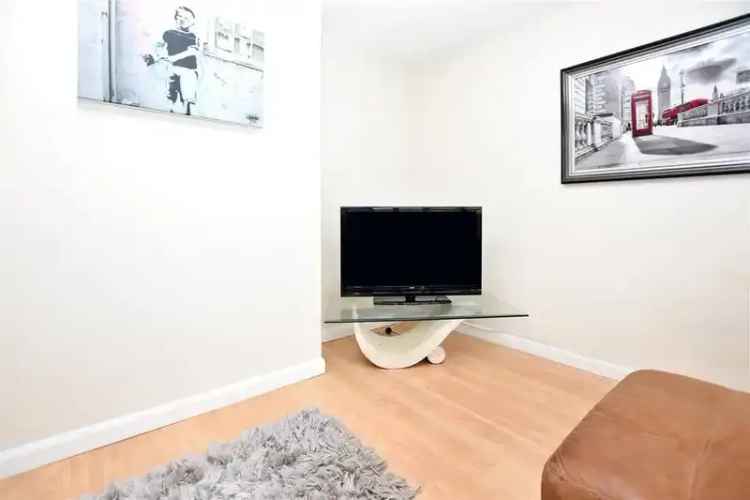 2 Bedroom Maisonette for Sale Near Broadway Shopping Centre