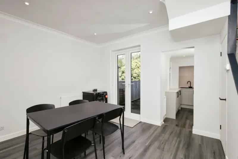 Refurbished 2 Bed Terrace House Near Eastbourne Seafront