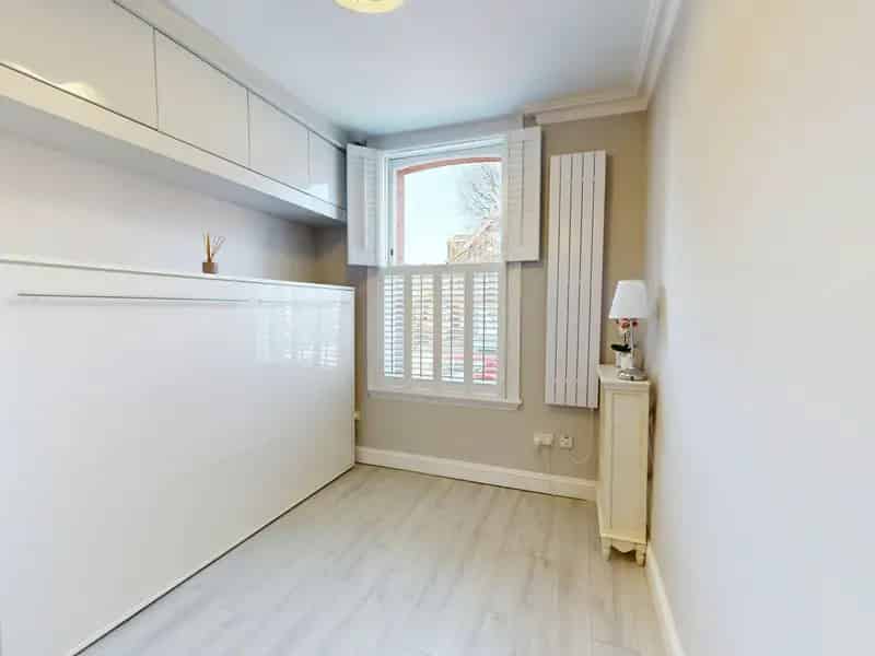Hove Studio Flat with Private Garden - Leasehold
