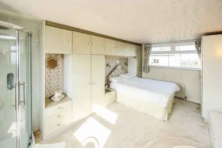 Four Bedroom Semi-Detached House Southowram Halifax
