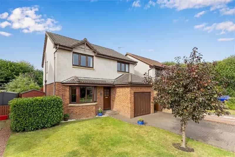 4 Bed House - Detached with 1 Reception Room