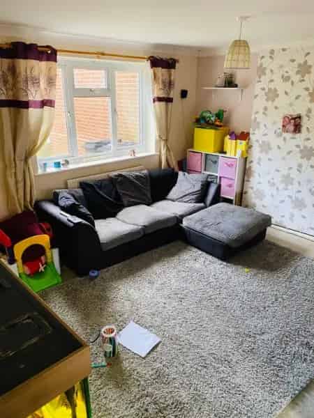 Large 2 Bed House with Ample Parking and Storage