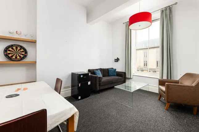 Clifton Student Apartment 3 Double Beds August 2025