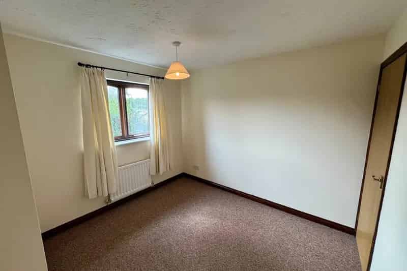 Spacious Family Home with Large Driveway and Stylish Interior