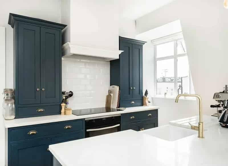 Modern 2-Bedroom Apartment Richmond Central Top Floor Private Terrace