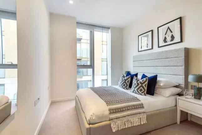 Flat for sale in Lillie Square, London SW6