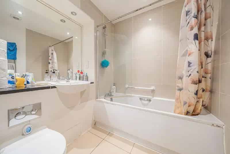 Kennington Property: Vibrant Location, Excellent Transport Links