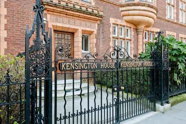 Flat for sale in Kensington Court, Kensington, Hyde Park, London W8