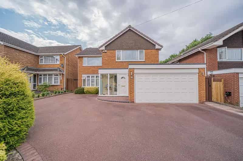 3 Bedroom Detached House for Sale in Solihull