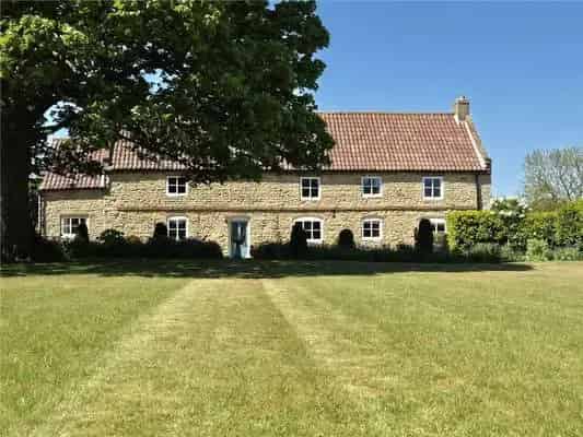 Grade II Listed Farmhouse with Four Bedrooms in Waddingham