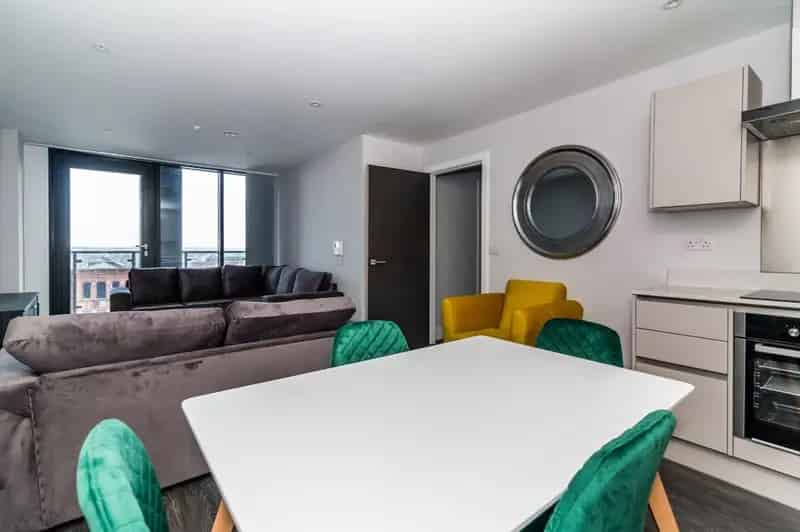 Luxury 2-Bed Apartment Hallmark Development Manchester