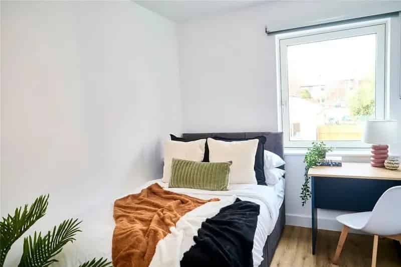6 Bedroom Apartment to Rent