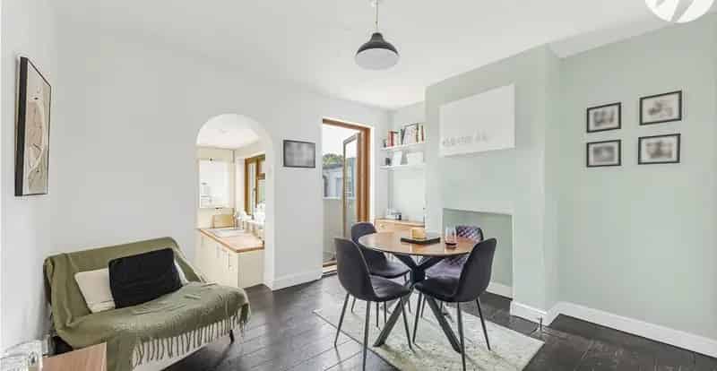 2 Bedroom Period Townhouse Near Greenhithe Station