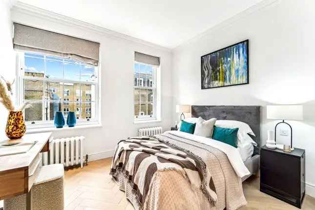 Flat to rent in Southampton Street, Covent Garden WC2E