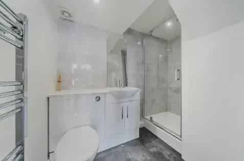 Modern Studio Flat near Catford Station London