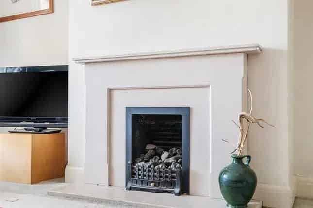 4 Bedroom Semi-Detached House for Sale in Brondesbury Park NW2