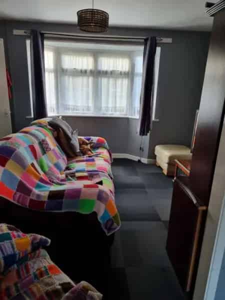 3 Bedroom Semi-Detached House Near Town and Beach