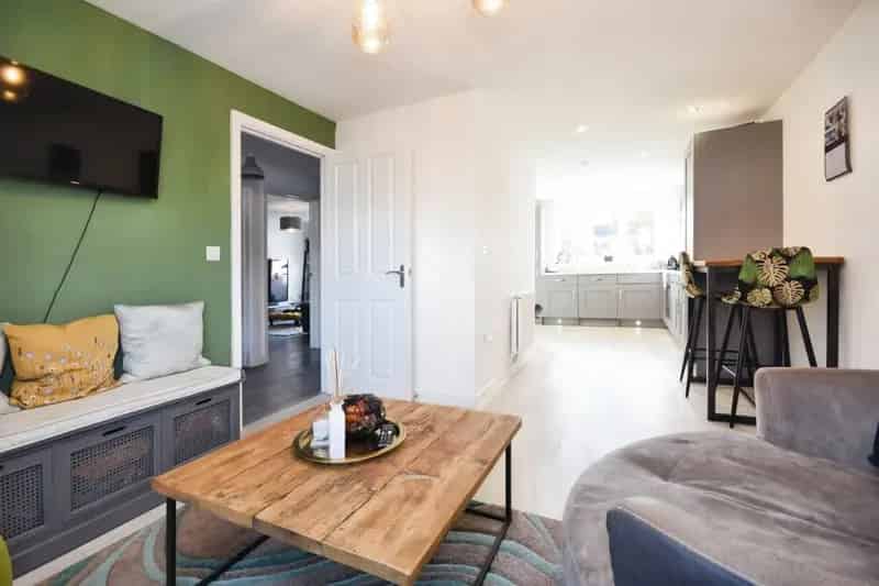 5 Bed 2 Bath Family Home with Garage and Garden