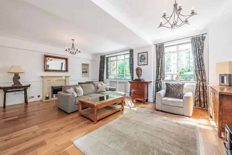 Three Double Bedroom Hyde Park Apartment
