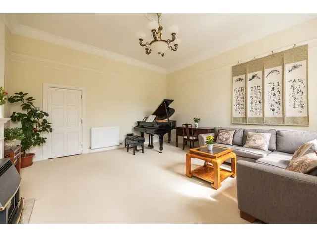 3 Bedroom Flat for Sale in Glenlockhart