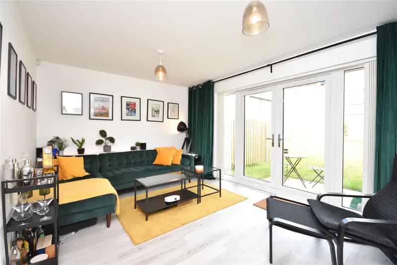 Modern Semi-Detached Home Near Amenities and Transport Links