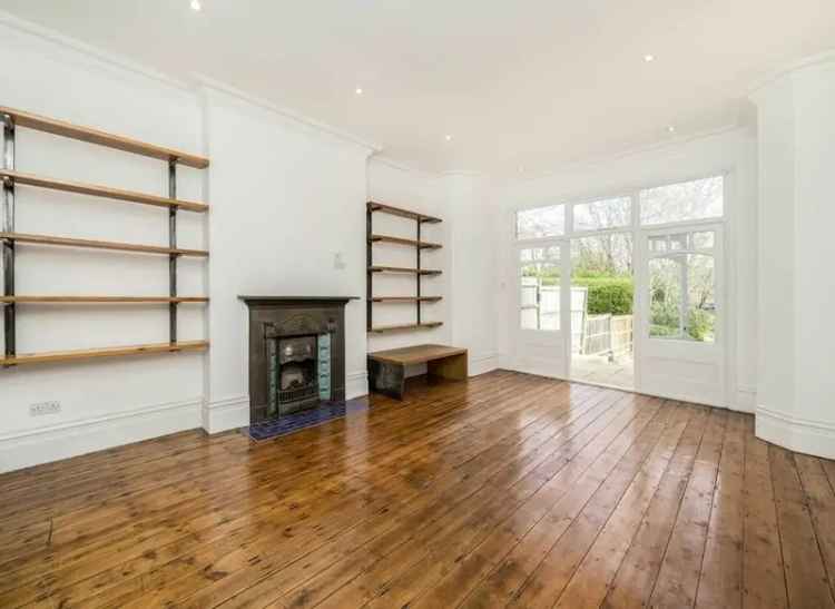 Retirement property For Sale in Etchingham Park Road, London, England