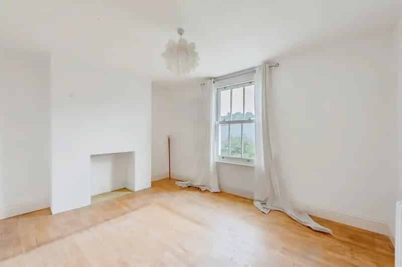 Victorian Townhouse Redhill Versatile Accommodation Customization Potential