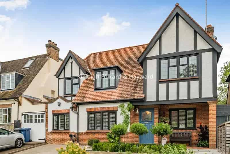 Three Bedroom Family Home with Garden Studio and Large Driveway