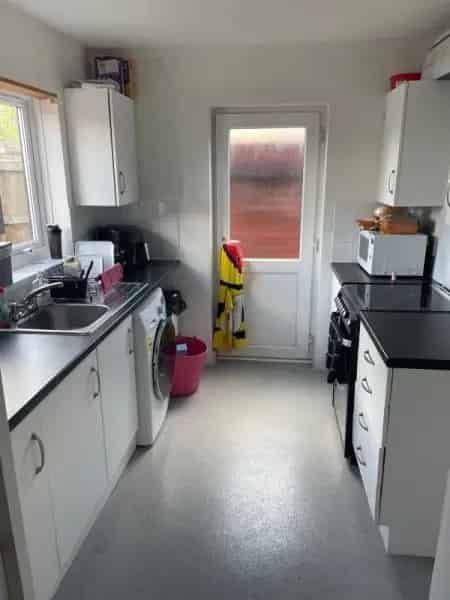 Large 3 Bed End Terrace House with Downstairs Toilet