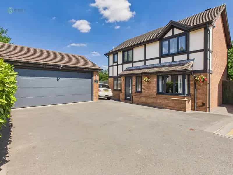 4 bedroom detached house for sale