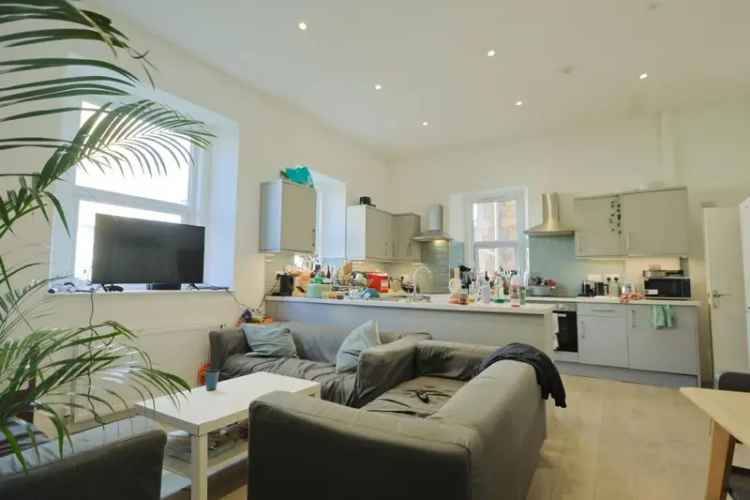8 Bedroom Student Flat Clifton 2025-26