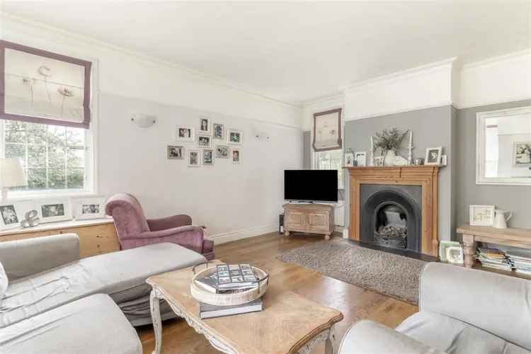 6 Bedroom Detached House to Rent