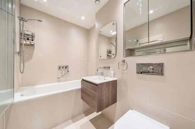 2 Bed Flat for Sale near Kew Gardens and Strand on The Green