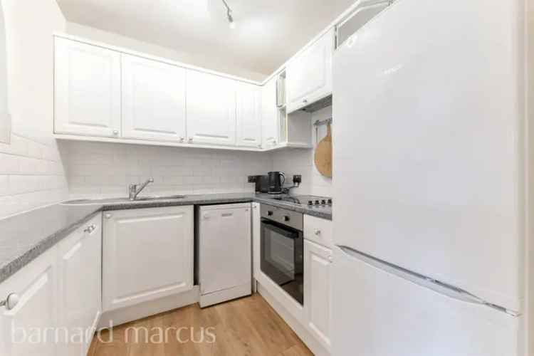 Epsom College Area Apartment - One Double Bedroom, Modern Kitchen, Private Patio