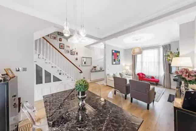 4 Bedroom Terraced House for Sale in Fulham SW6