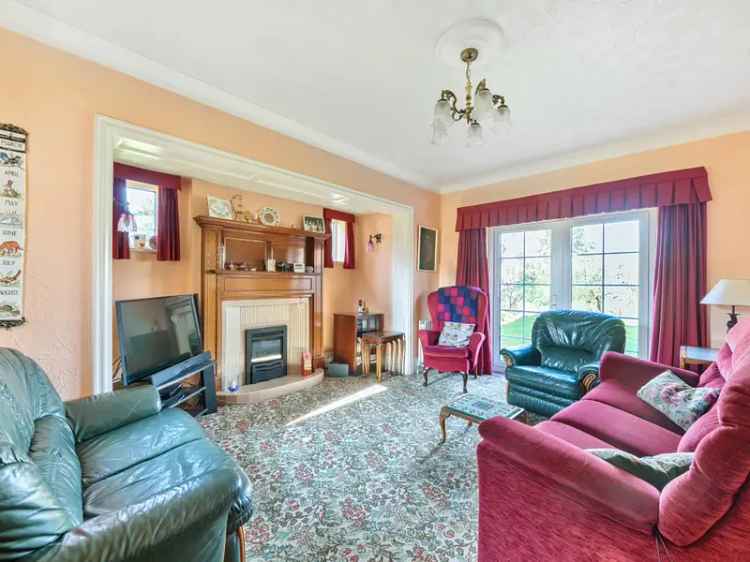 House For Sale in Leeds, England