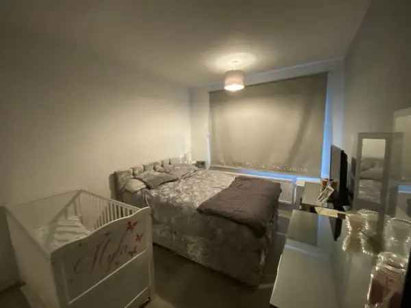 Flat For Rent in Hertsmere, England