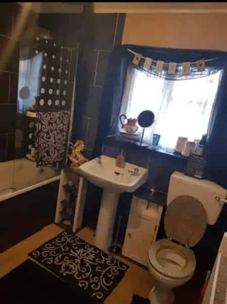 3 Bed End House with Dining Room Large Garden and Drive