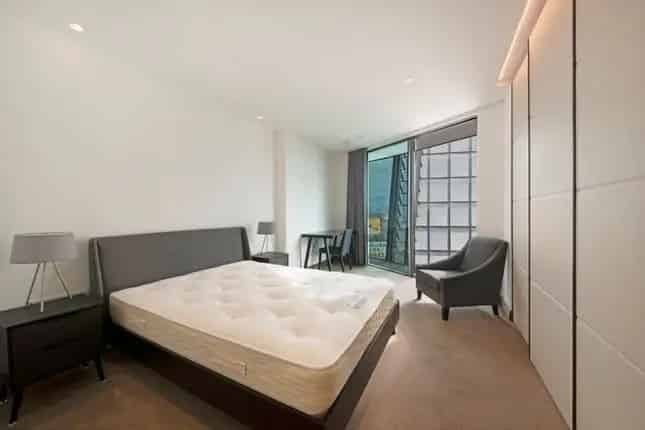 2-Bed Flat Blackfriars Road London SE1 - Spacious Open-Plan Reception Winter Garden